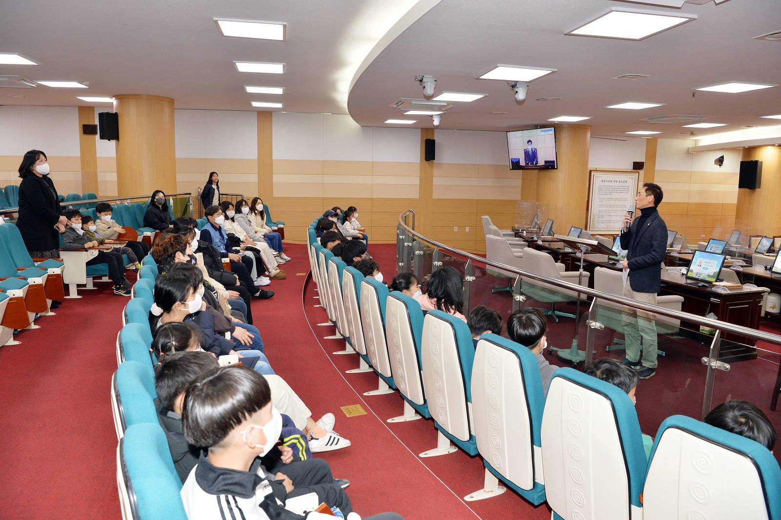 광양시의회를 방문한 늘사랑지역아동센터 학생들, “시의회는 무엇을 하나요”